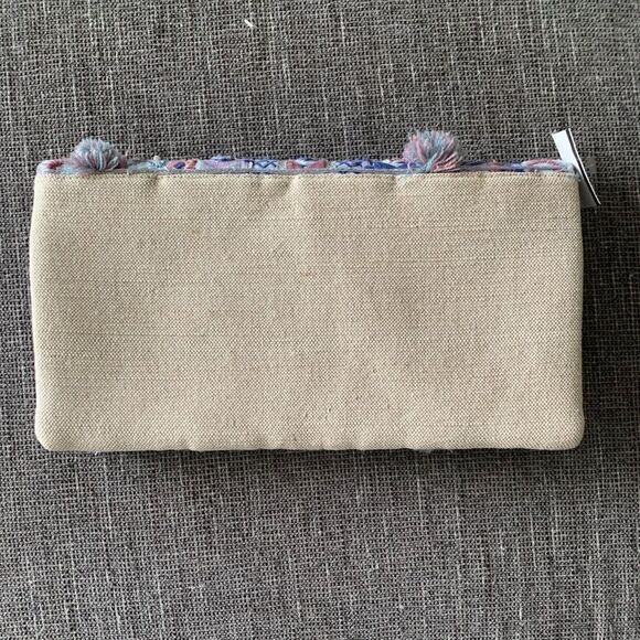 New Chico’s Mosaic print clutch - Picture 4 of 6